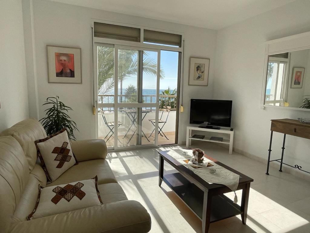 Apartamento Frente A La Playa Piso 3 エステポナ エクステリア 写真